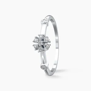 Sparkling dainty flower diamond ring