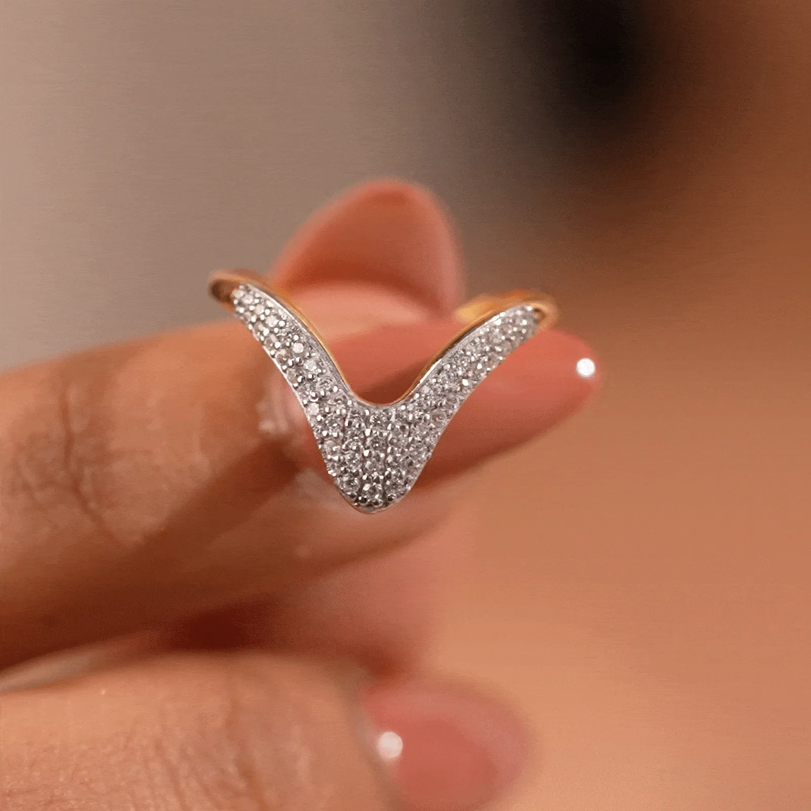 Sparkling Diamond Vanki Ring